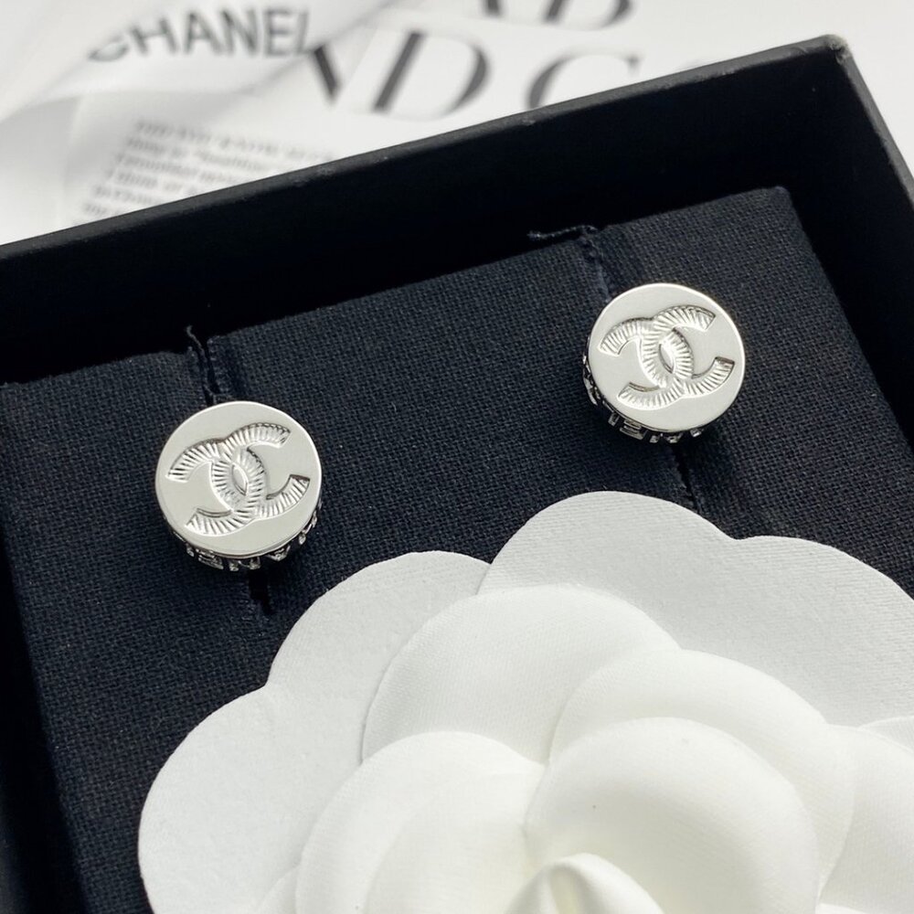 ✨✨Chanel earrings✨✨